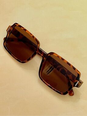 Free People Tortoiseshell Retro Classic Square Sunglasses - Brown Lenses